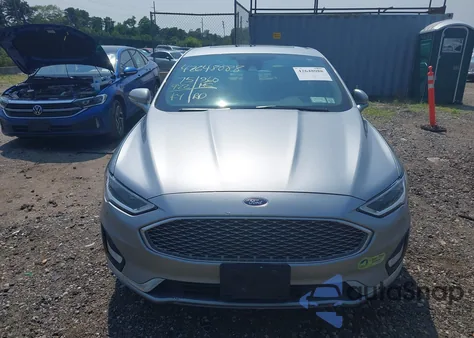 2020 Ford Fusion Plug-In Hybrid Titanium z USA, uszkodzony, nr VIN 3FA6P0SU9LR142377